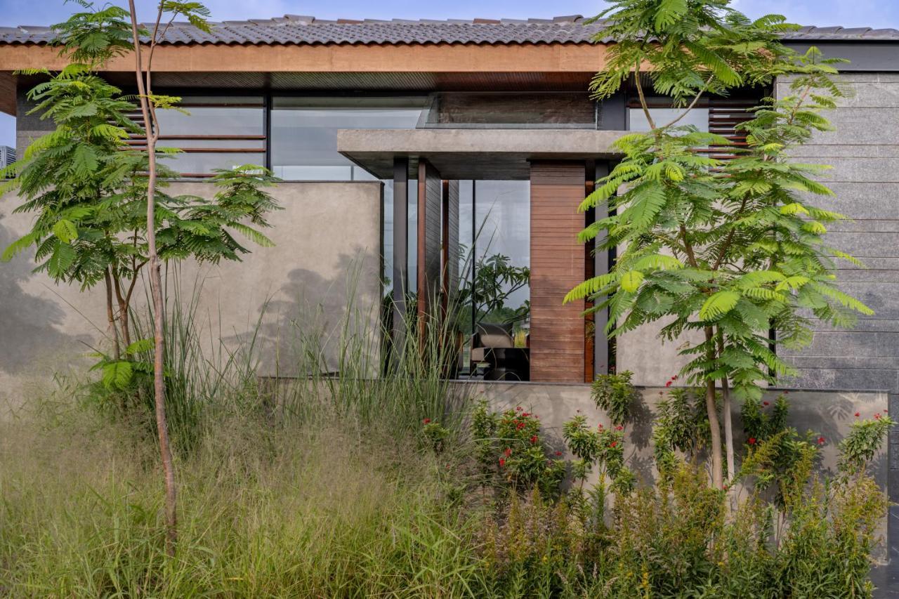 Mysa Zinc Journey By The Fern, Nani Devati Hotel Sanand Exterior photo